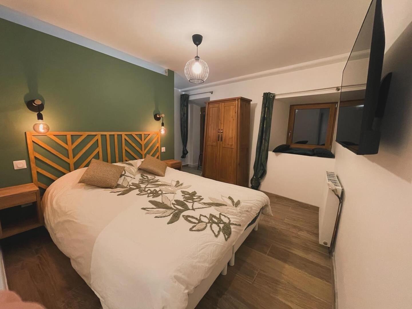 Hotel Chez Gabriel Et Sophie à Pérouges Extérieur photo