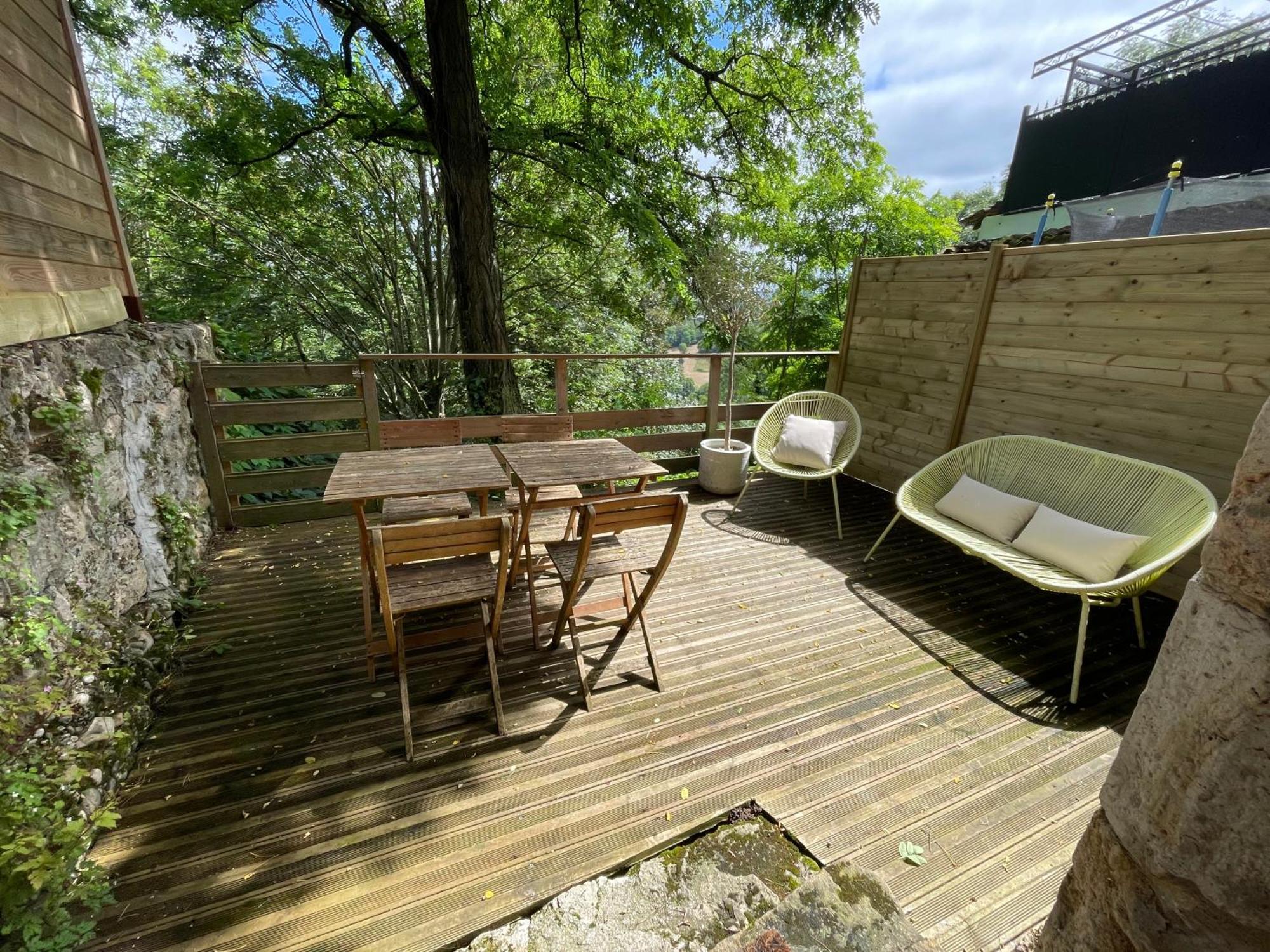 Hotel Chez Gabriel Et Sophie à Pérouges Extérieur photo